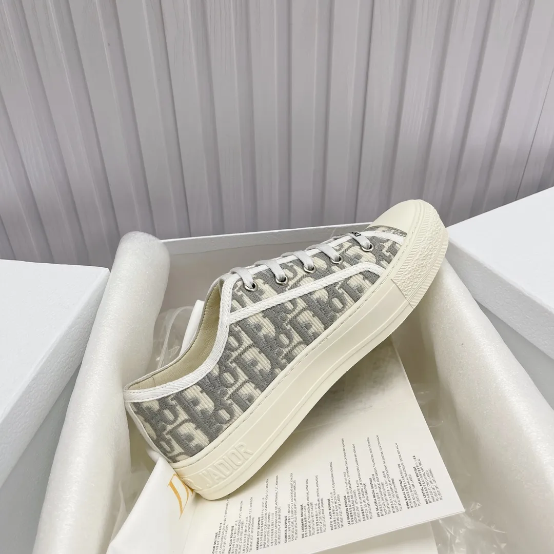 👟👟Ex-factory price 480👟👟 Women's shoes, women's clothing, women's shoes factory, spot high quality Dior )Flat sneakers are made of fully embroidered iconic patterns💎💎♦️Top quality in the market🎗Breaking hot model in foreign counters🎗Non-market ordinary imitation version🎗🔳The fabric is made of Italian🇮🇹imported fabric❗️Embroidered upper, original mold injection Logo frosted five-pointed star outsole🔳Inside imported lambskin + high elasticity injection molding mold Logo foam pads Number of yards: 35 to 42